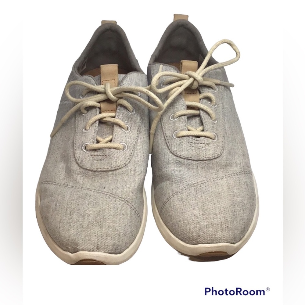 🍄 Tom's Shoes, Size 9